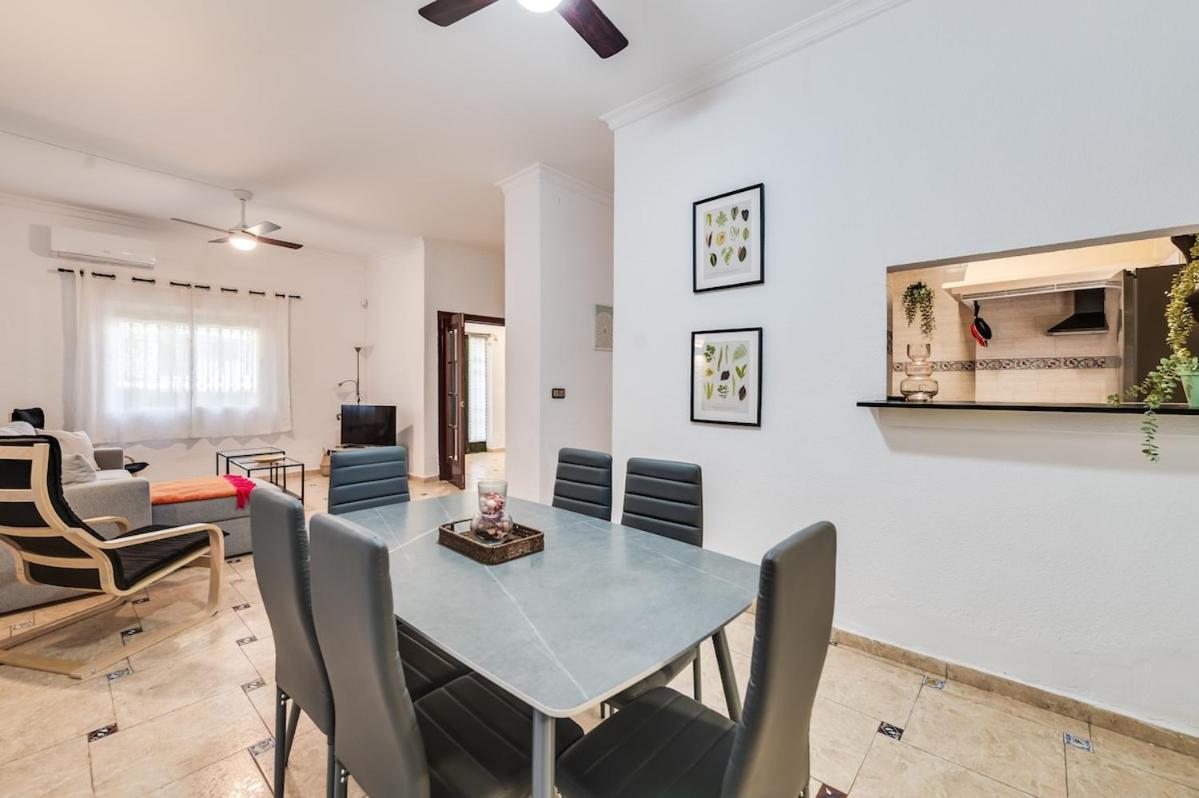 Charming Mari Carmen By Sea Villa Malaga